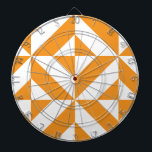 オレンジ色のジオメトリックデコキューブパターンを焼き付け ダーツボード<br><div class="desc">この抽象芸術、幾何学的なキュベットパターンは、家やオフィスのデコしゃれているーに振動とクラシックを追加する。常に自分の名前や愛する人の名前でパーソナライズする準備ができている。</div>