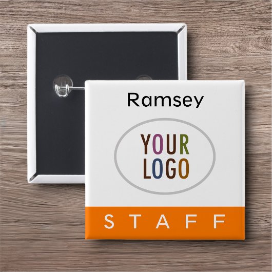 オレンジ色のスタッフピンバックバッジ(ロゴ付き四角いボタン) 缶バッジ