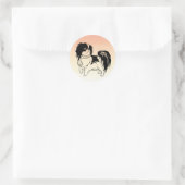 オレンジ色のステッカーに白と黒の甘い犬 ラウンドシール (バッグ)