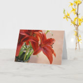 オレンジ色のタイガーリリーのクローズアップ写真カスタム カード (黄色い花)