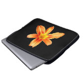 オレンジ色のタイガーリリーのラップトップケース ラップトップスリーブ (正面下部)
