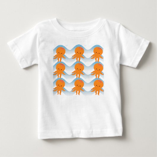 オレンジ色のタコと青い波のパターン ベビーTシャツ (正面)