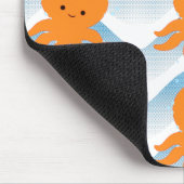 オレンジ色のタコと青い波のパターン マウスパッド (コーナー)
