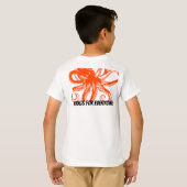 オレンジ色のタコを抱っこしたキッズTシャツ Tシャツ (裏面フル)