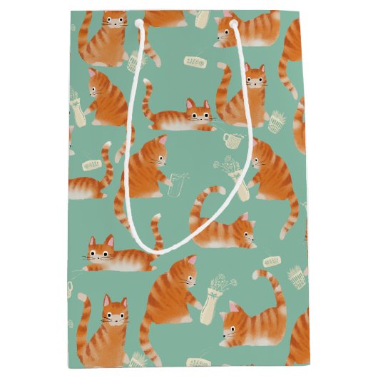 オレンジ色のタビー猫が物を倒す ミディアムペーパーバッグ (正面)