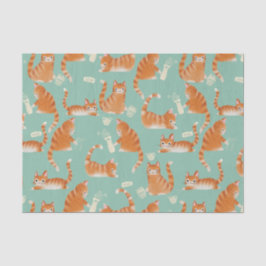 オレンジ色のタビー猫が物を倒す 薄葉紙