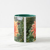 オレンジ色のダリアの2枚の写真とマグカップ マグカップ (中央)