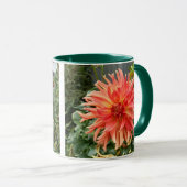 オレンジ色のダリアの2枚の写真とマグカップ マグカップ (正面右)