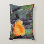 オレンジ色のトゲのナシの花 アクセントクッション (正面(垂直))