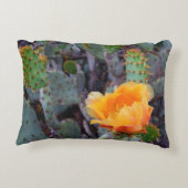 オレンジ色のトゲのナシの花 アクセントクッション (裏面)