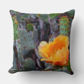 オレンジ色のトゲのナシの花 クッション (正面)