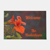 オレンジ色のナスタティウムフラワーウェルカム ドアマット (正面)