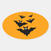オレンジ色のハロウィンのかわいい黒いコウモリ 楕円形シール (正面)