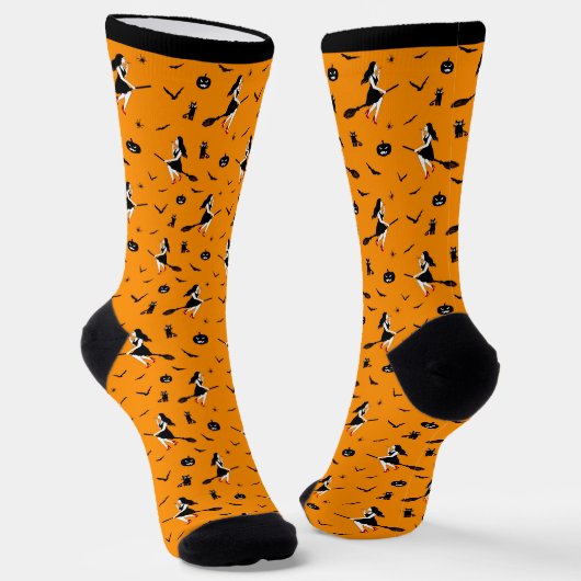 オレンジ色のハロウィンソックスに魔女と黒猫 ソックス (傾斜あり)