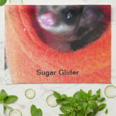 オレンジ色のハンモックにいるフクロモモンガ キッチンタオル (折り畳み)