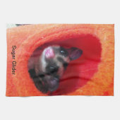 オレンジ色のハンモックにいるフクロモモンガ キッチンタオル (横)