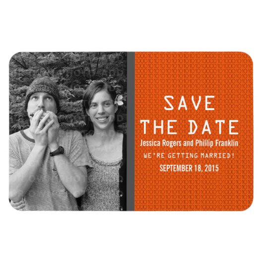 オレンジ色のバイナリコード写真Save the Date Magnet マグネット (横)