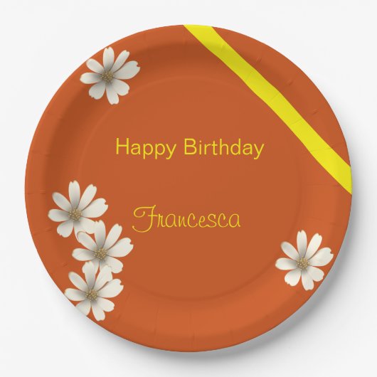 オレンジ色のバックグラウンドの誕生日を持つ白色フローラ ペーパープレート (正面)