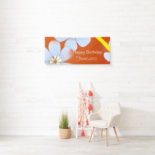 オレンジ色のバックグラウンドの誕生日を持つ白色フローラ 横断幕 (インサイチュ)