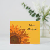 オレンジ色のヒマワリが黄色の結婚発表 案内ポストカード (スタンド正面)