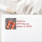 オレンジ色のビーチサンダルオンウッドビーチアドレス ラベル (インサイチュ)