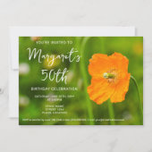 オレンジ色のポピーの花が緑の写真50誕生日 招待状 (正面)