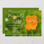 オレンジ色のポピーの花が緑の写真50誕生日 招待状 (正面/裏面)