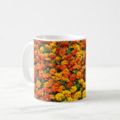 オレンジ色のマリーゴールドの花 コーヒーマグカップ (正面左)
