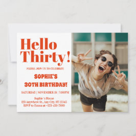オレンジ色のモダンな太字タイポグラフィーで祝う30歳の誕生日 招待状