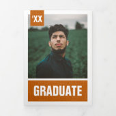 オレンジ色のモダンテクスチャ付き写真の卒業 三つ折り招待状 (カバー)