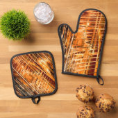 オレンジ色のランダムな線と形状を持つ茶色と黄色 鍋つかみ&鍋敷きセット (トップダウン)