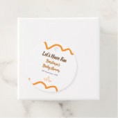 オレンジ色のレトロスペインのな赤ちゃんシャワーモダン フェイバータグ (インサイチュ)