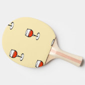 オレンジ色のワインをグラス 卓球ラケット (横)