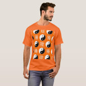 オレンジ色の中国の陰陽パターン Tシャツ (正面フル)