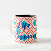 オレンジ色の四角いチェーン ツートーンマグカップ (正面左)