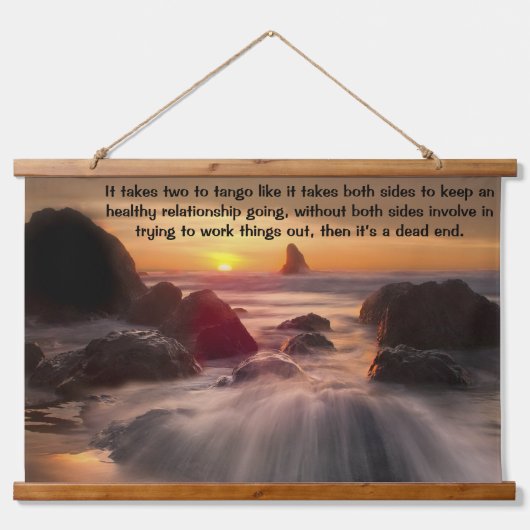 オレンジ色の夕日が海の上 吊り下げ型タペストリー (正面)