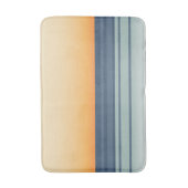 オレンジ色の夕焼けの青い海波 バスマット (正面縦)