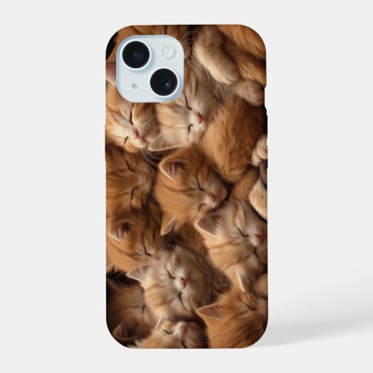 オレンジ色の子猫が山になって寝ている iPhone 15ケース (裏面)