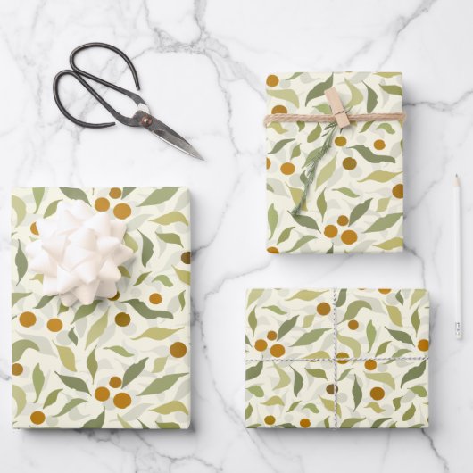 オレンジ色の実と葉のクリーム背景パターン ラッピングペーパーシート (正面)