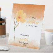 オレンジ色の小さな野の花 オン・ザ・ウェイ ベイビーシャワー 台座サイン (インサイチュ)