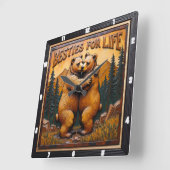 オレンジ色の山のクマの抱擁 スクエア壁時計 (傾斜)