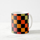 オレンジ色の市松模様に黒いギンガムパターン コーヒーマグカップ (正面右)