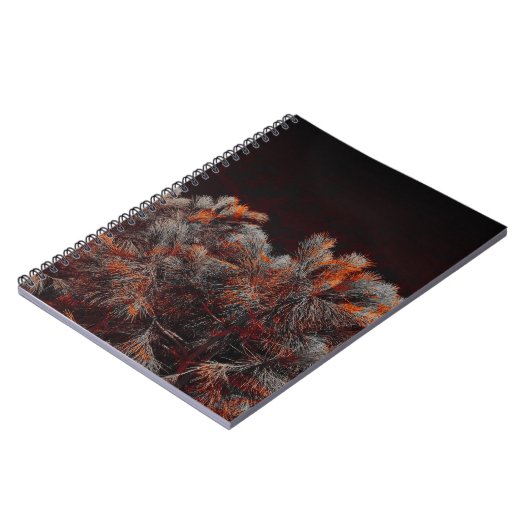 オレンジ色の斑点のある松のデジタルアート ノートブック (左側)