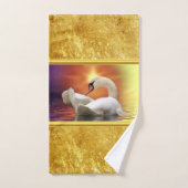 オレンジ色の日没のある湖の白い白鳥 バスタオルセット (ハンドタオル)