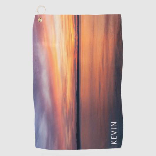 オレンジ色の日没の風景と名前をカスタムする ゴルフタオル (正面)