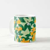 オレンジ色の果実:緑のヴィンテージパターン。 コーヒーマグカップ (正面左)