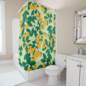 オレンジ色の果実：緑のヴィンテージパターン。 シャワーカーテン (インサイチュ)