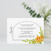 オレンジ色の水色の花とアーチ秋の結婚式 エンクロージャーカード (スタンド正面)