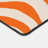 オレンジ色の液体スワール流ストライプ溝状Y2Kパターン デスクマット (コーナー)