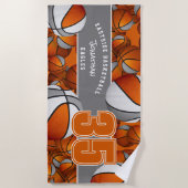 オレンジ色の灰色のチームカラーのバスケットボールの多く ビーチタオル (正面)